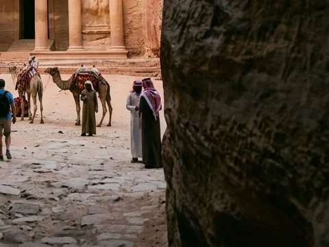 Street scene in Petra with the Gemini sparkle removed from the bottom-right corner